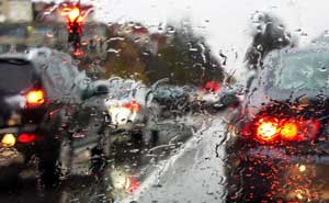Tips-Mencuci-Mobil-Saat-Musim-Hujan